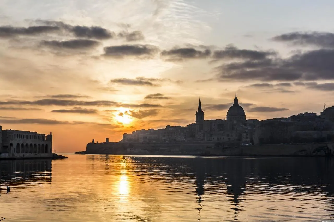 Luxe Apartment With Valletta And Harbour Views Sliema Málta
