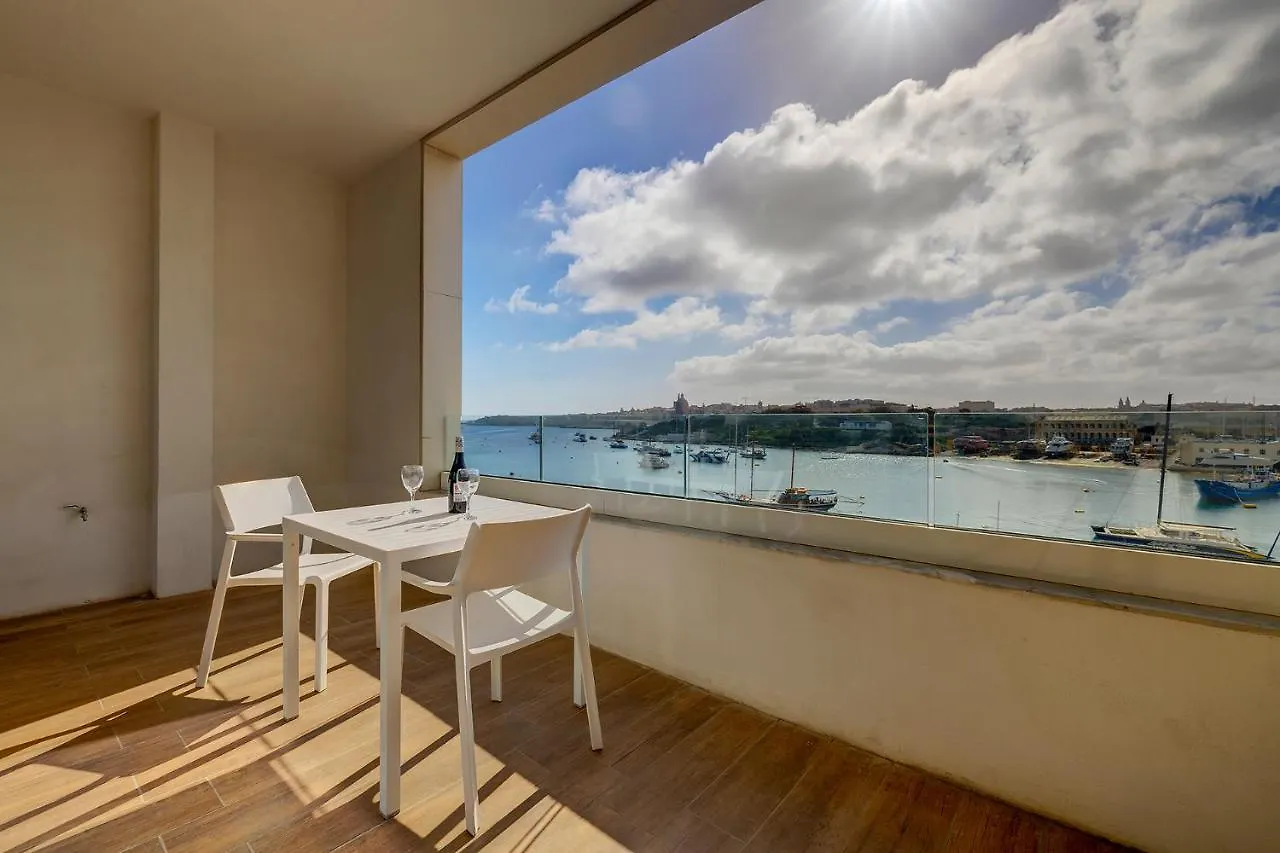 Luxe Apartment With Valletta And Harbour Views Sliema Málta