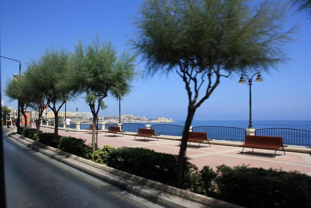 Luxe Apartment With Valletta And Harbour Views Sliema 0*,