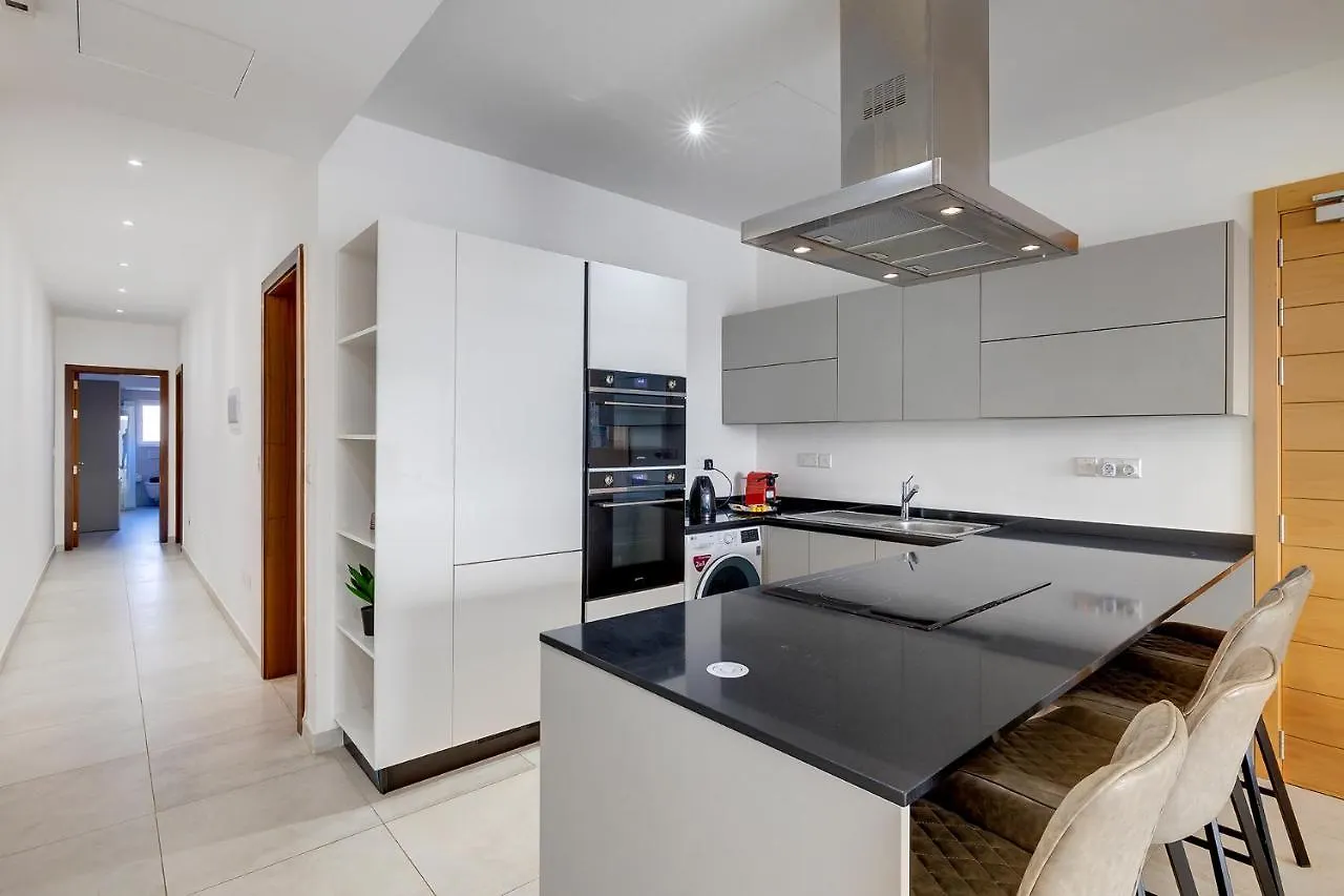 Luxe Apartment With Valletta And Harbour Views Sliema Malta