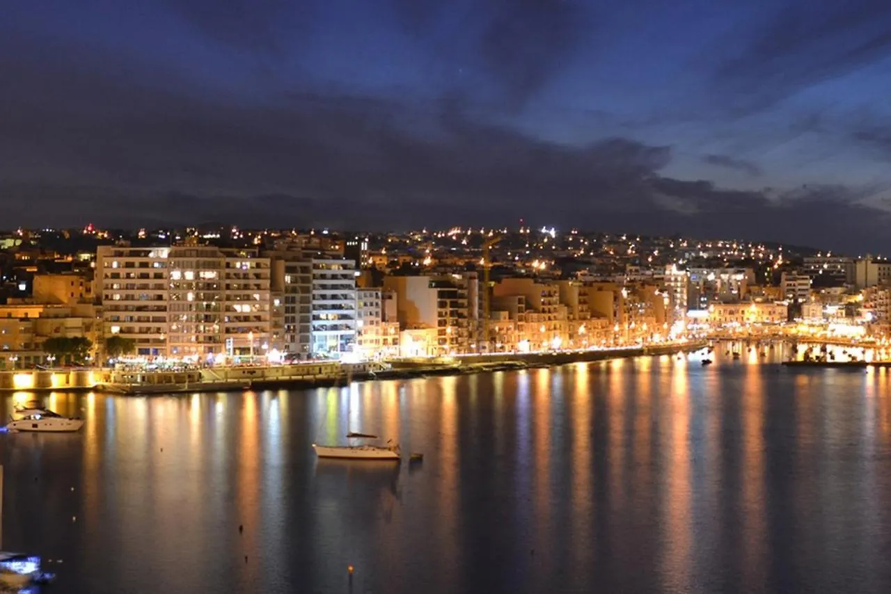 Luxe Apartment With Valletta And Harbour Views Sliema