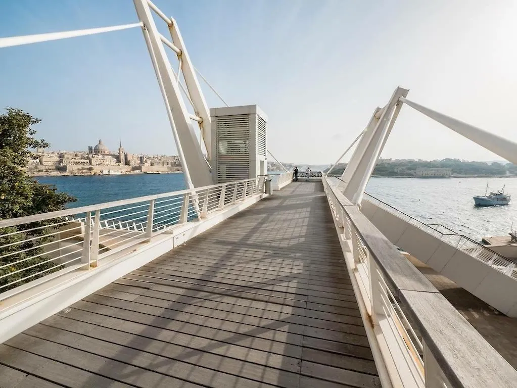 Luxe Apartment With Valletta And Harbour Views Sliema Malta